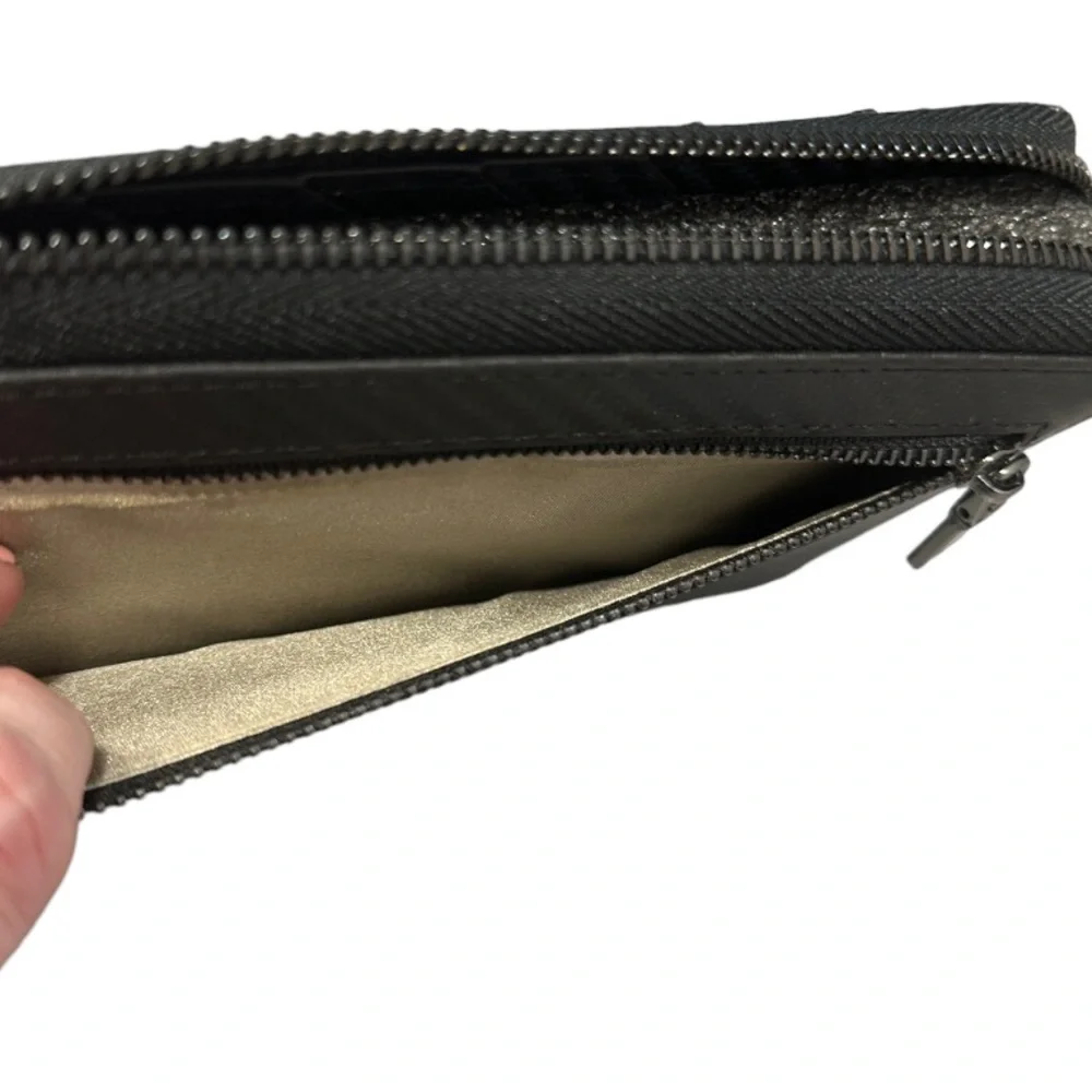 Rival Zero zip wallet organizer‎ black and red EUC 137
